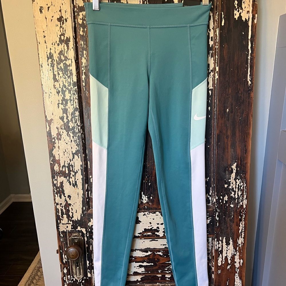 NWT Nike Dri-Fit girls two tone training leggings tights. Size XL. Tights fit.